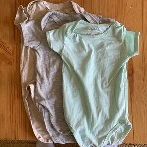 Bundle of 3 short sleeve onesies
